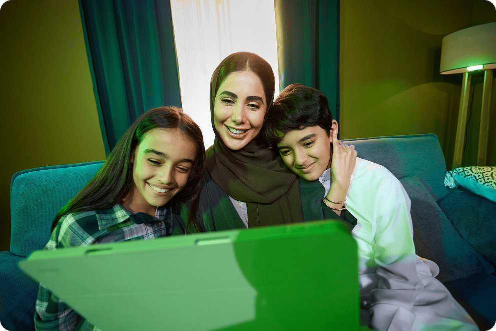 FAMILY ENJOYING ON TABLET_0979.png